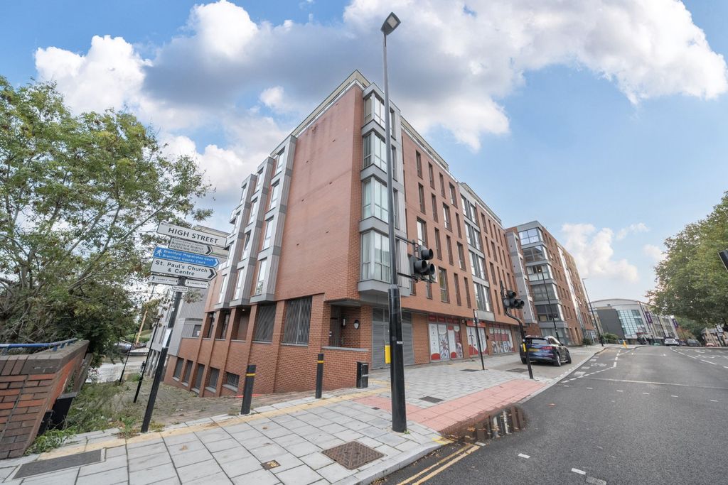 Additional image 13 of 4 bed flat for saleLighterage Court, High Street TW8
