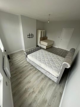 Bury Old Road, Salford M7, Studio to rent