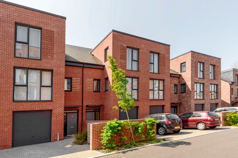 Reynard Way, Brentford TW8, Brentford