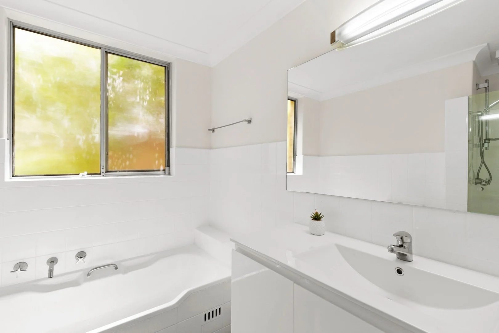 Additional image 6 of 1/22 Seabeach Avenue, Mona Vale NSW 2103