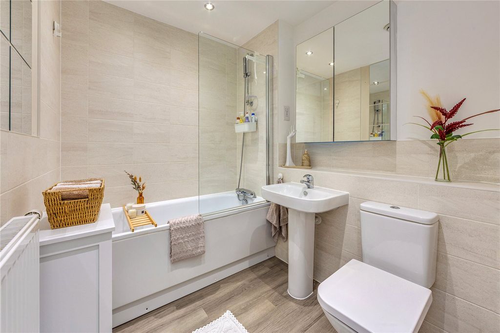 Additional image 10 of 2 bed flat for saleElstree Way, Borehamwood, Hertfordshire WD6