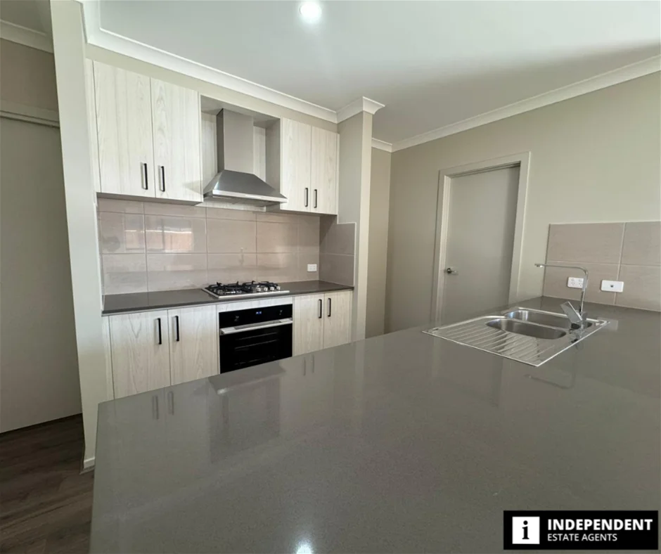 10 Cadet Way, Clyde VIC 3978 photo 3