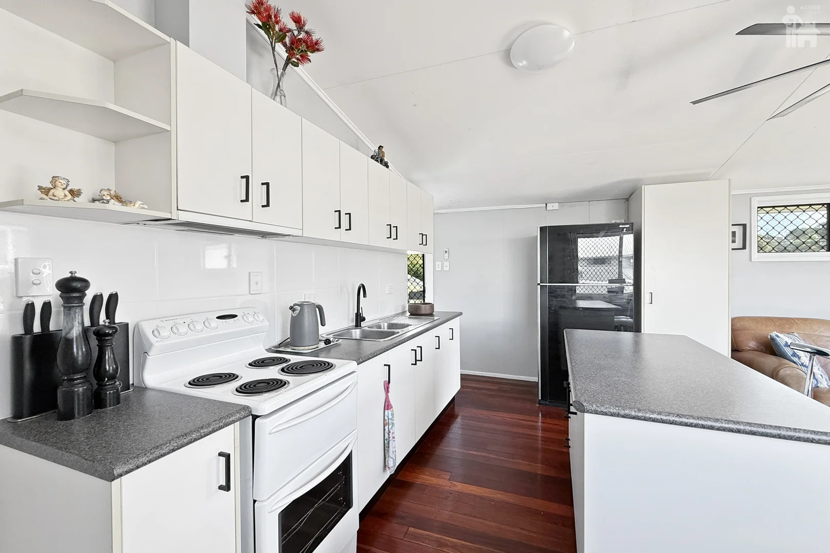 Additional image 3 of 1B/404 Esplanade, Torquay QLD 4655
