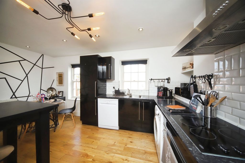 Additional image 8 of 2 bed flat for saleCastle Street, Bridgwater TA6