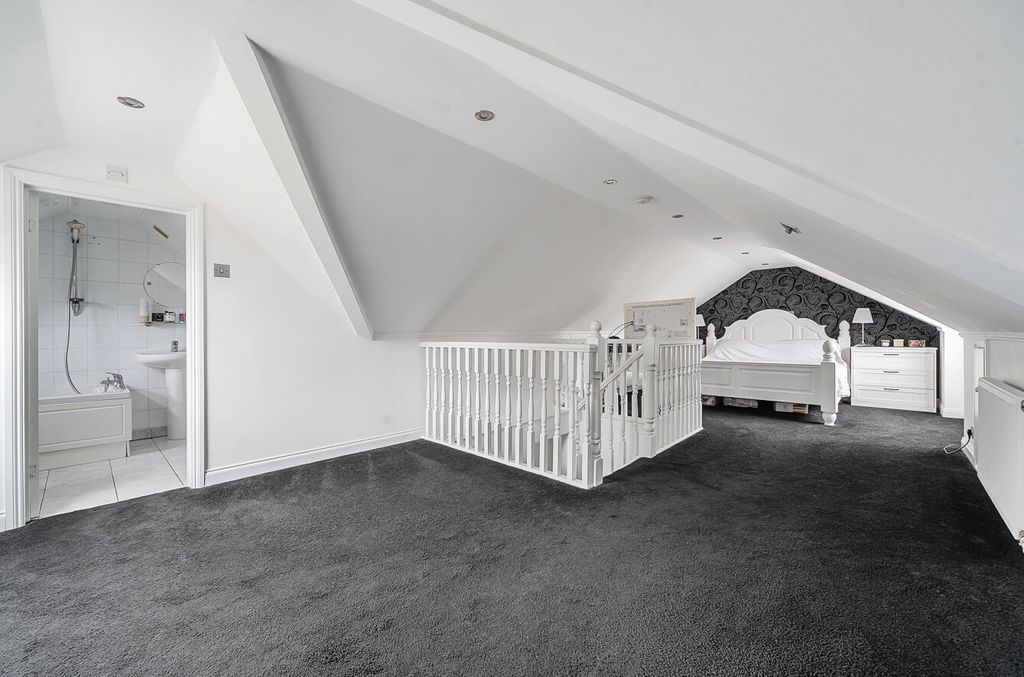 Additional image 13 of 6 bed detached house for saleGoughs Barn Lane, Jealotts Hill, Warfield, Berkshire RG42