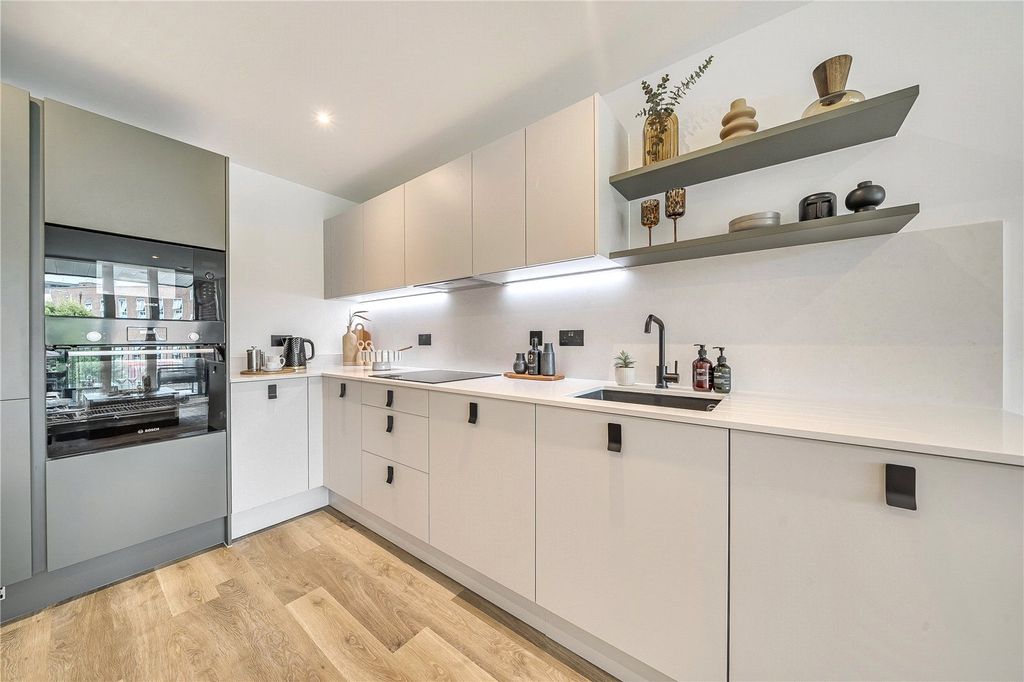 Additional image 3 of 2 bed flat for saleTweedy Road, Bromley BR1
