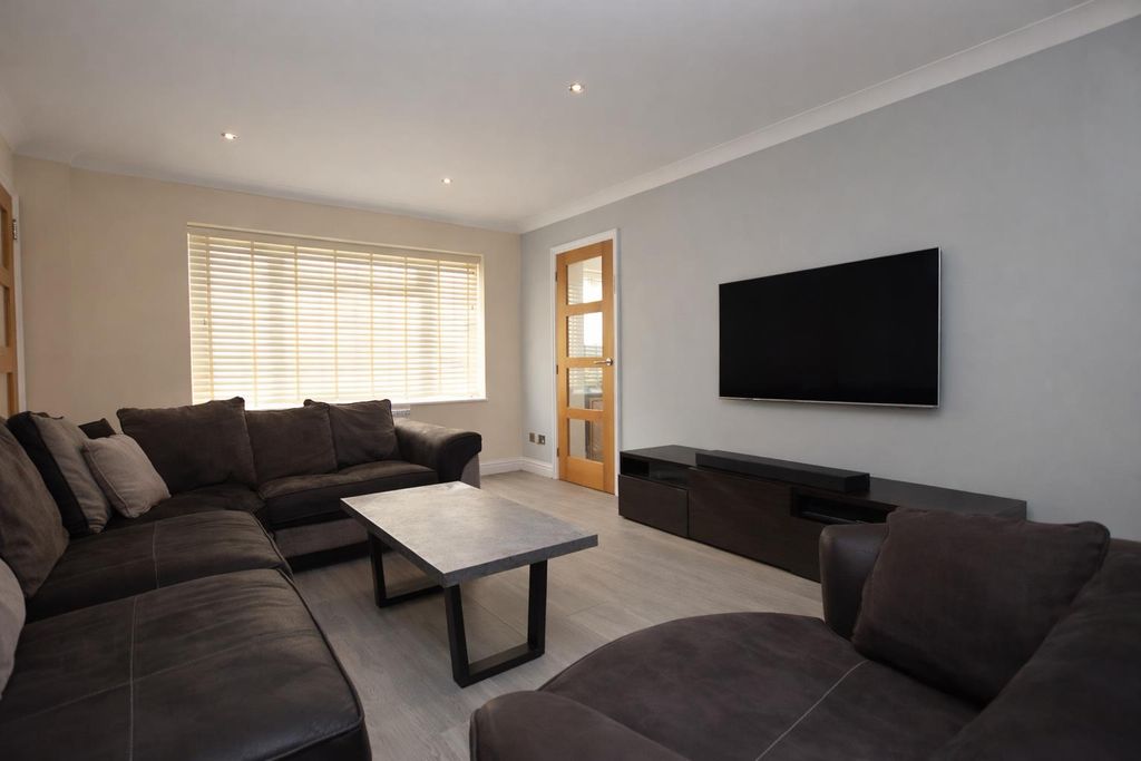 Additional image 11 of 6 bed detached house for saleTilehouse Close, Borehamwood WD6