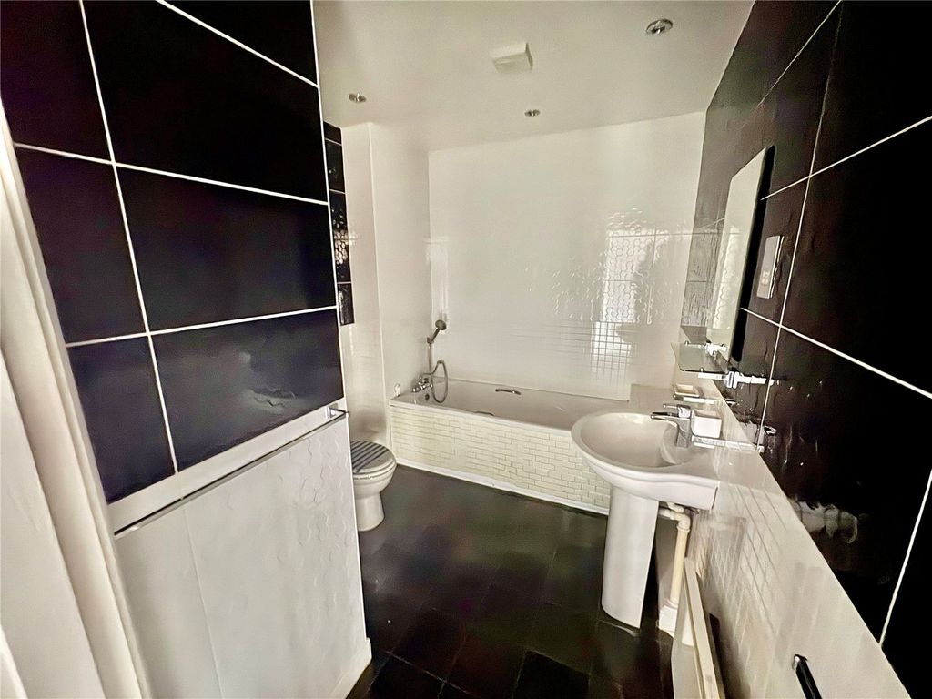 Additional image 6 of 2 bed flat for saleWinding Rise, Bailiff Bridge, Brighouse, West Yorkshire HD6