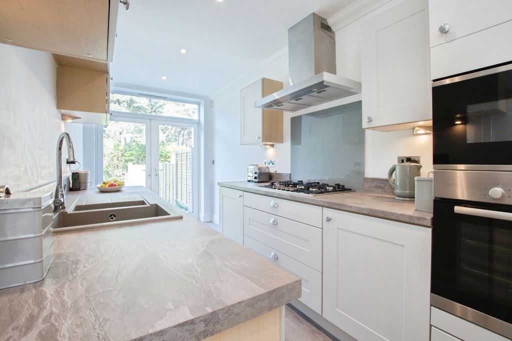 Additional image 4 of 2 bed flat for sale6 St. Anthonys Road, Bournemouth BH2