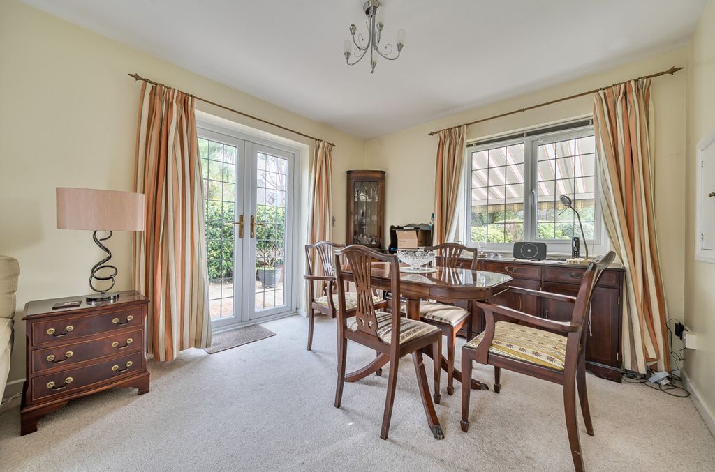 2 bed flat for saleTithe Barn Court, Aldwick Bay Estate PO21 photo 4