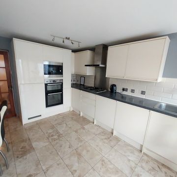 Caernarvon Close, Mitcham, London CR4, Room to rent