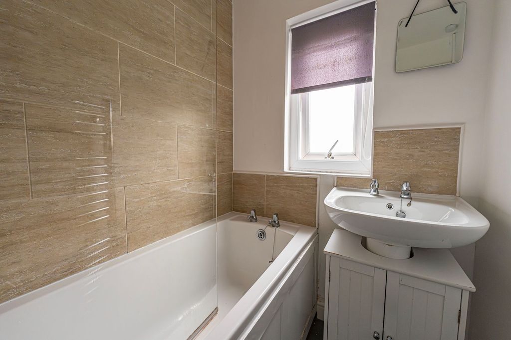 Additional image 18 of 2 bed flat for saleSouth Avenue, Sebastopol NP4