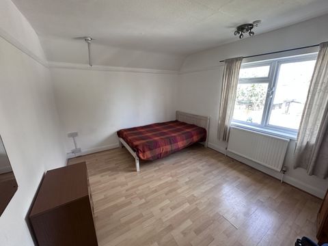 New Malden KT3, Room to rent