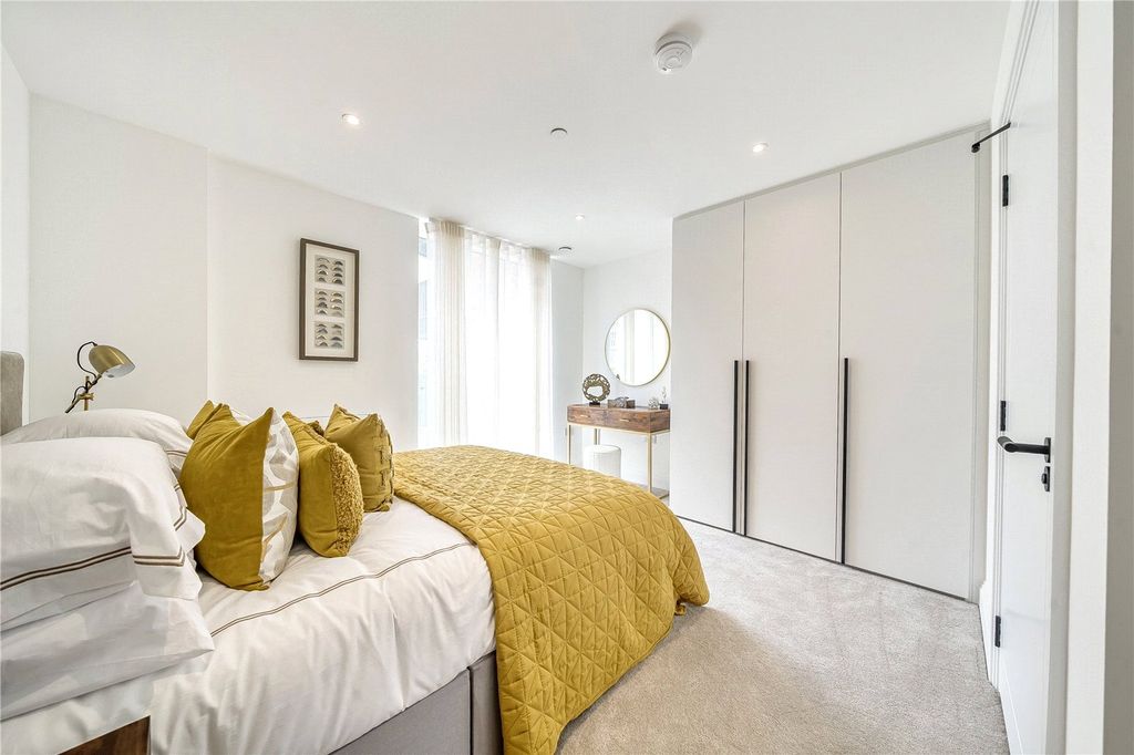 Additional image 8 of 2 bed flat for saleTweedy Road, Bromley BR1