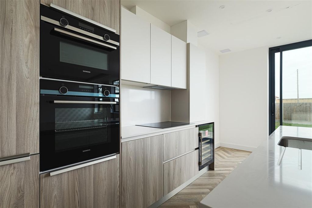 Additional image 5 of 2 bed flat for saleThe Fairways, Convent Road, Broadstairs CT10