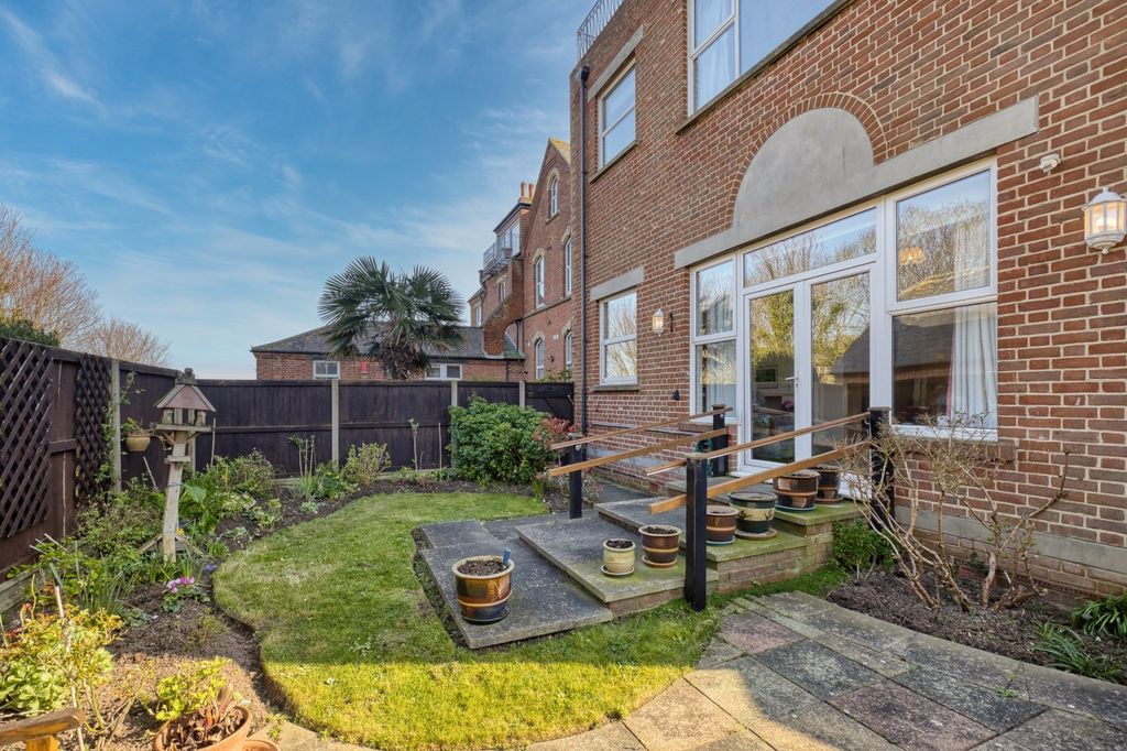 Additional image 12 of 3 bed flat for salePark Road, Broadstairs, Kent CT10