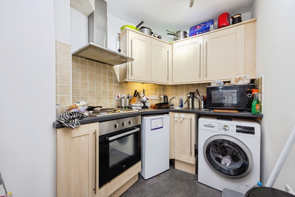 Additional image 6 of 1 bed flat for saleCrinnicks Hill, Bodmin, Cornwall PL31