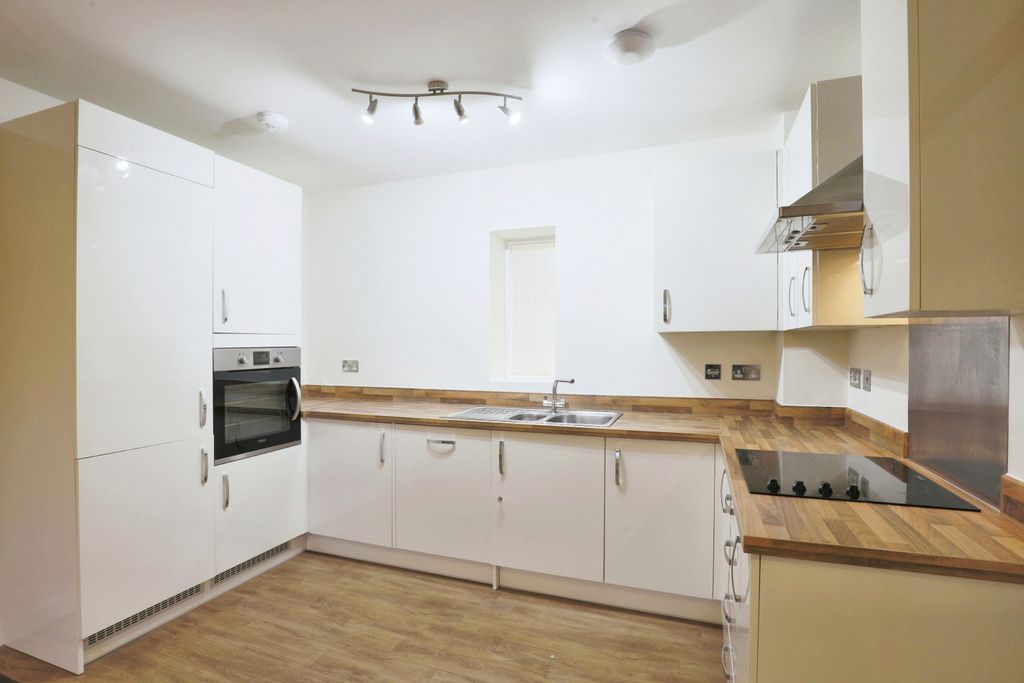 2 bed flat for saleSargent Square, Broadway, Worcestershire WR12 photo 4