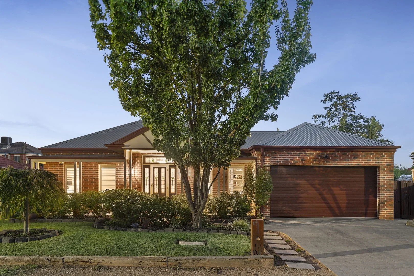 17 Victoria Way, Caroline Springs VIC 3023
