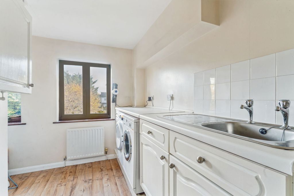 Additional image 17 of 7 bed detached house for saleBeech Drive, Borehamwood WD6