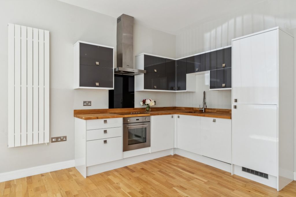 Additional image 4 of 2 bed flat for saleFurlong Road, Bourne End SL8