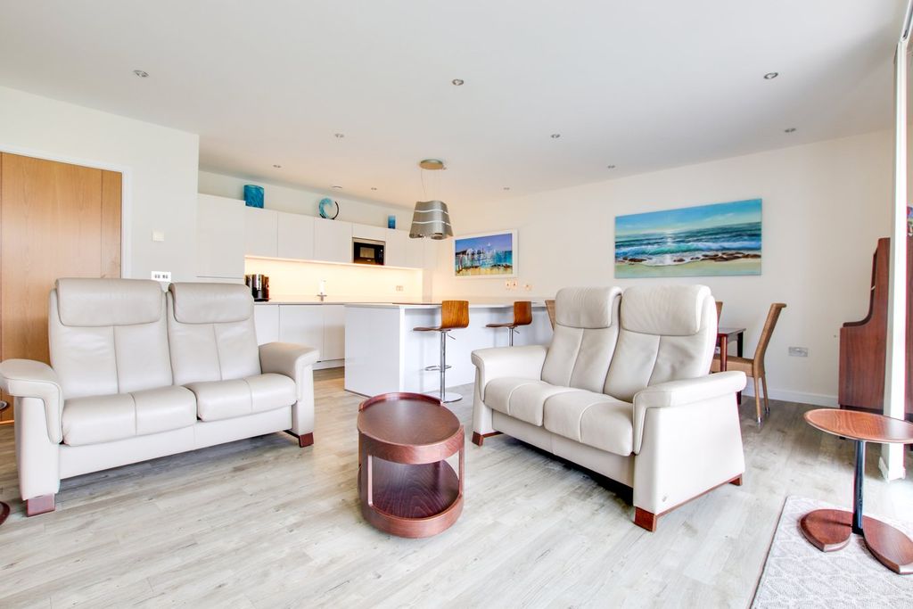Additional image 6 of 2 bed flat for saleAlmansa Way, Lymington SO41