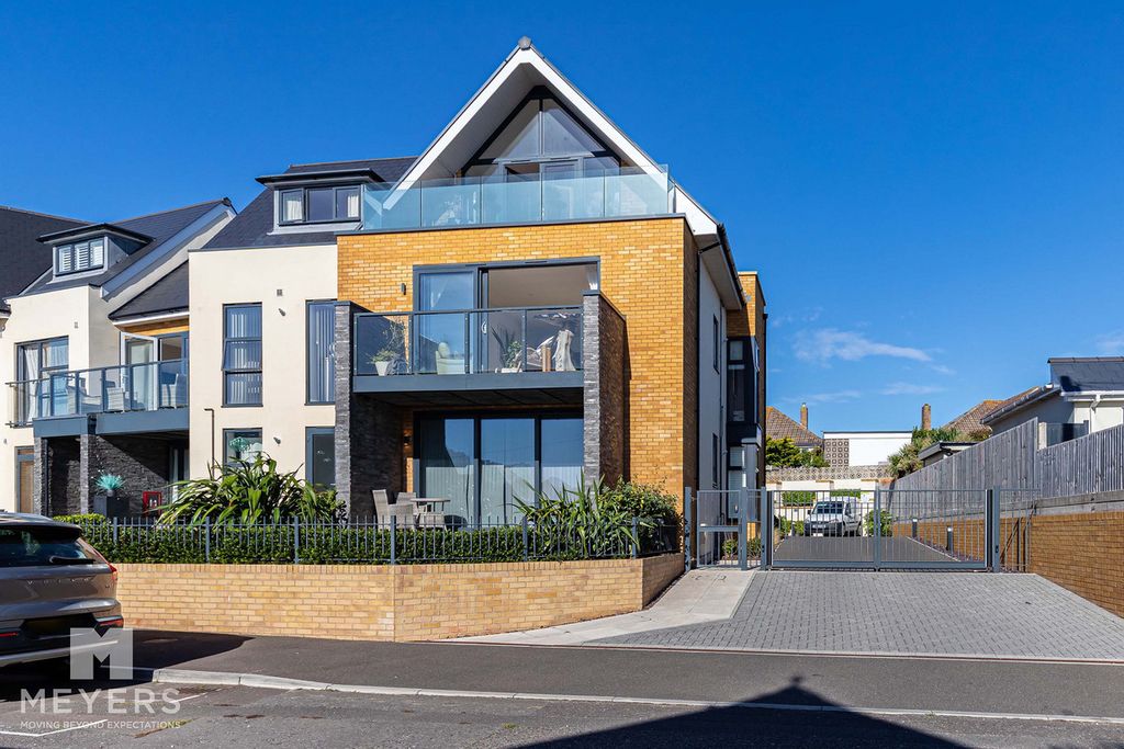 2 bed flat for saleCellars Farm Road, Bournemouth, 4 BH6