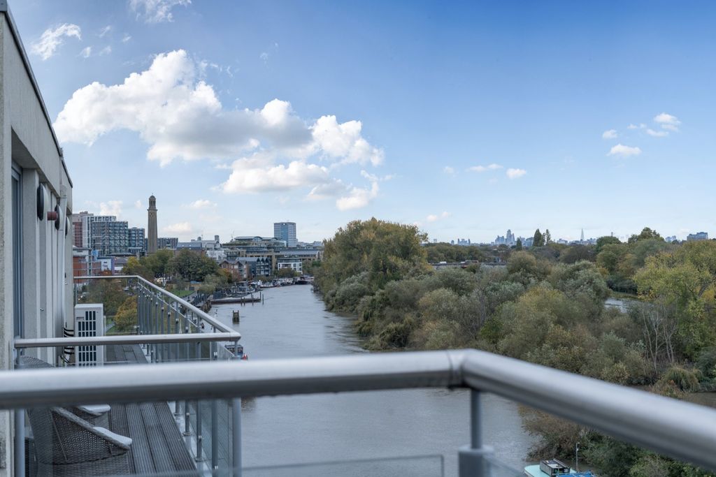 Additional image 4 of 4 bed flat for saleLighterage Court, High Street TW8