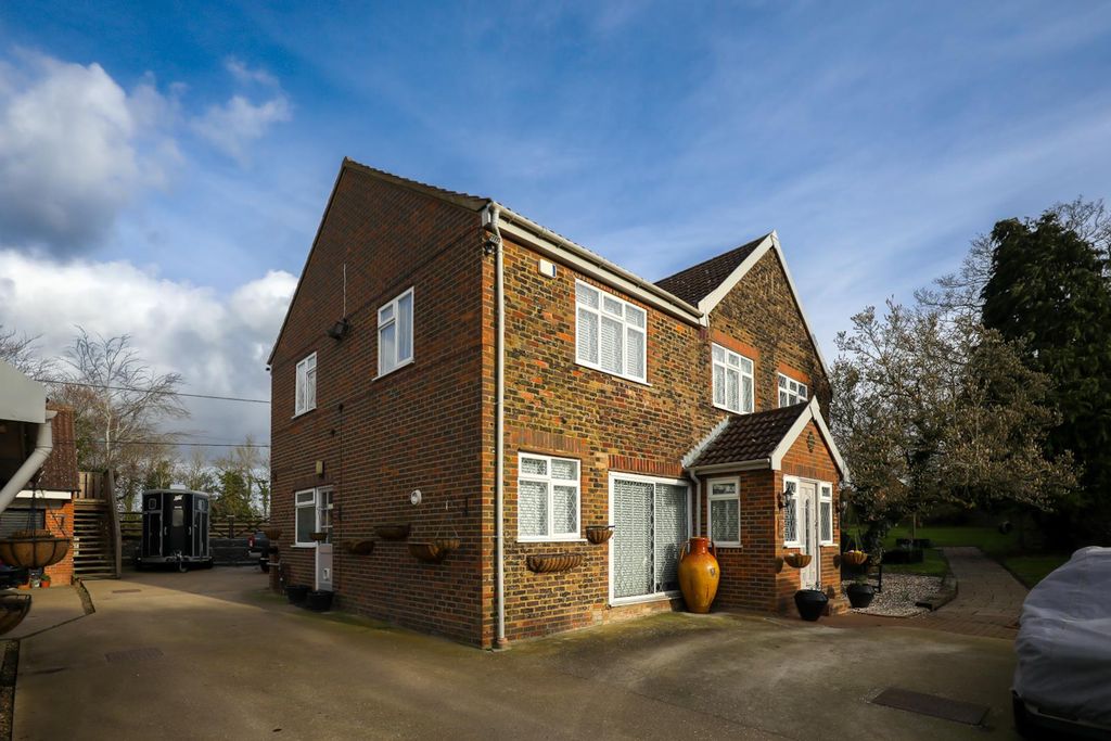 6 bed detached house for saleGoughs Barn Lane, Warfield RG42