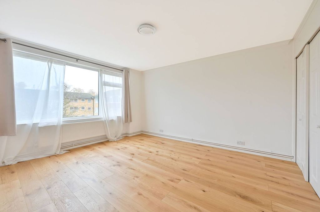 Additional image 9 of 3 bed flat for saleThe Shimmings, Guildford GU1