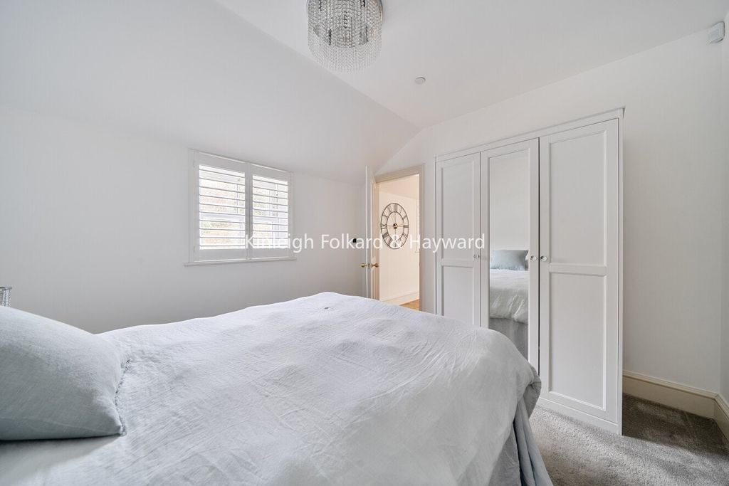Additional image 8 of 2 bed flat for saleWilloughby Lane, Bromley BR1