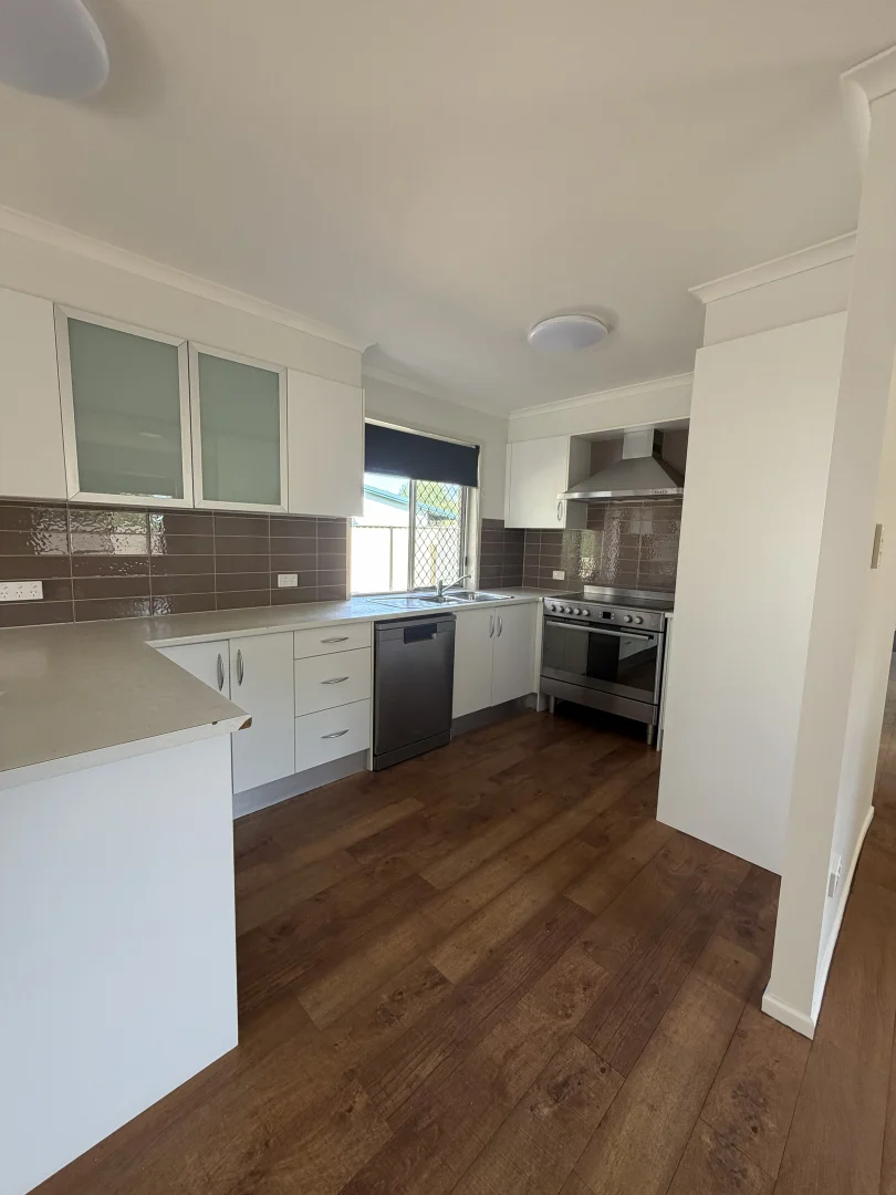 Additional image 3 of 57 Dundas St, Emerald QLD 4720