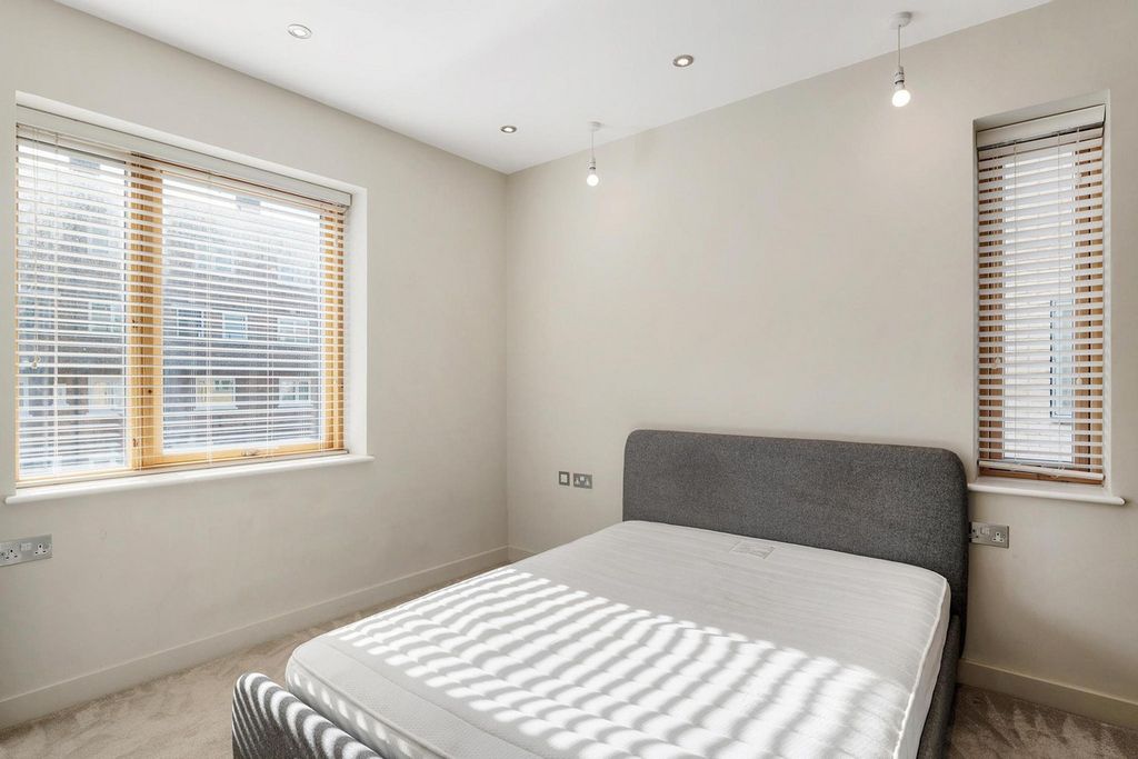 Additional image 12 of 4 bed semi-detached house for saleGibsons Place, Brentford TW8