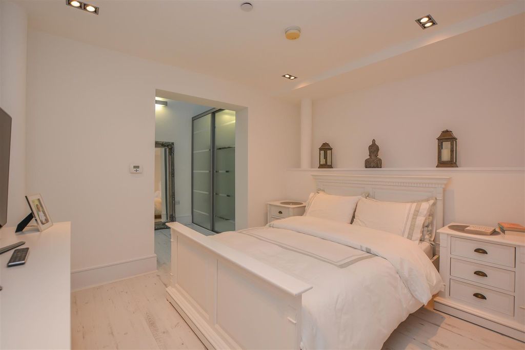 Additional image 7 of 2 bed flat for saleThe Galleries, Warley, Brentwood CM14