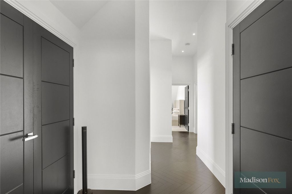 Additional image 13 of 3 bed flat for saleManor Road, Chigwell, Essex IG7