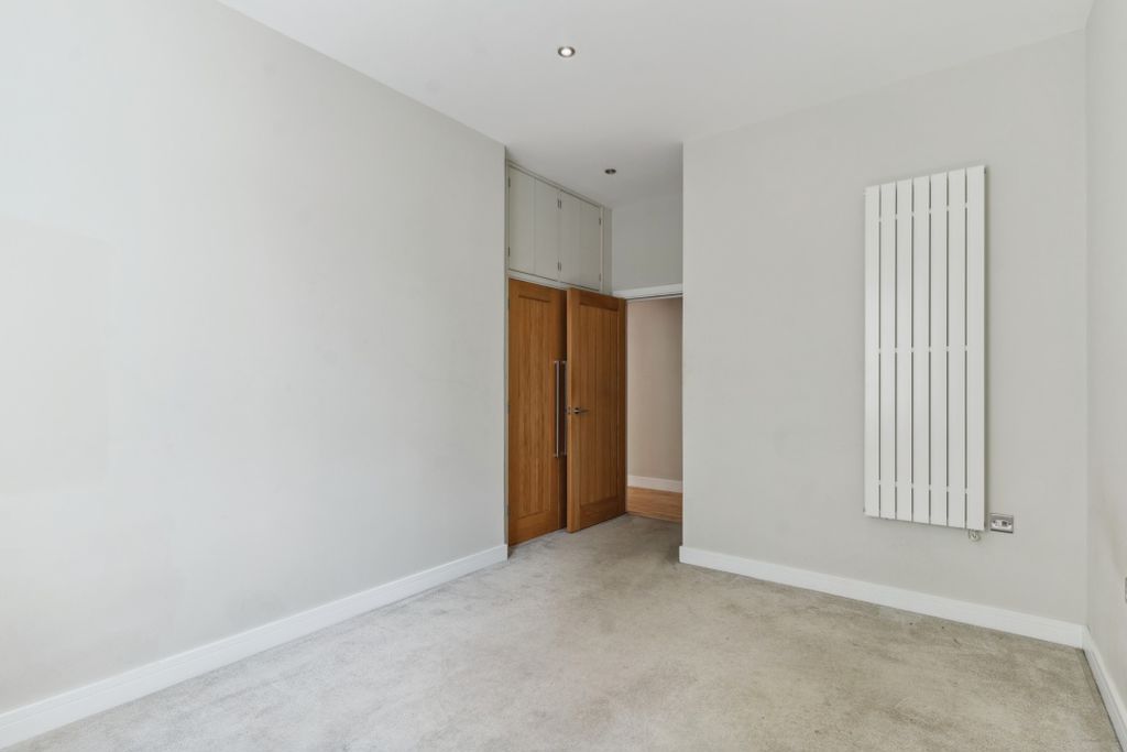 Additional image 8 of 2 bed flat for saleFurlong Road, Bourne End SL8