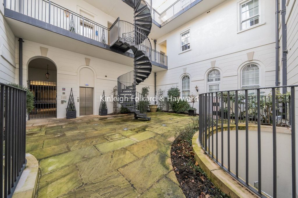 Additional image 10 of 2 bed flat for saleWilloughby Lane, Bromley BR1