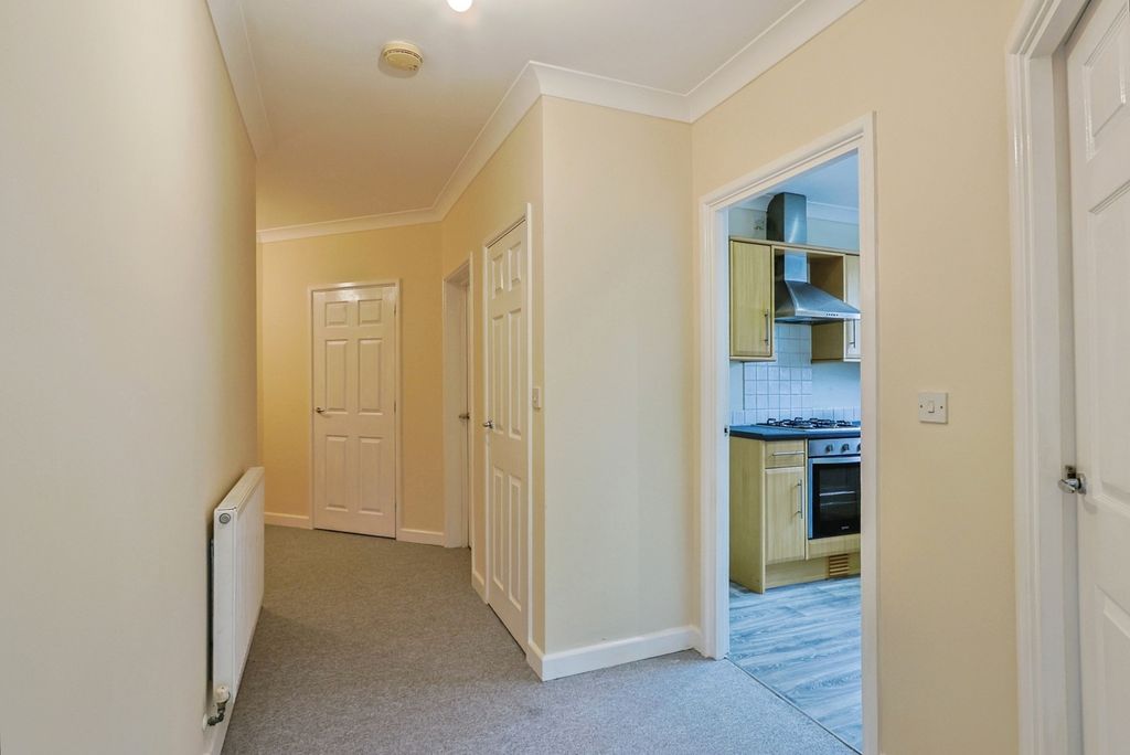 2 bed flat for salePoole Road, Upton, Poole, Dorset BH16 photo 5