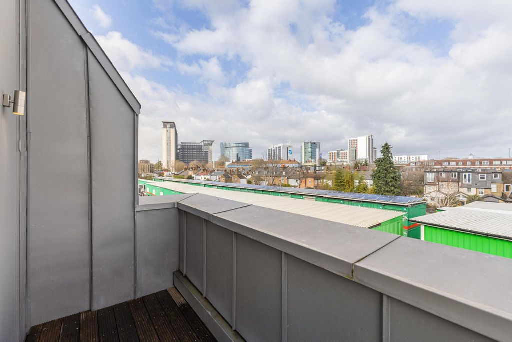 Additional image 6 of 4 bed semi-detached house for saleGibsons Place, Brentford TW8