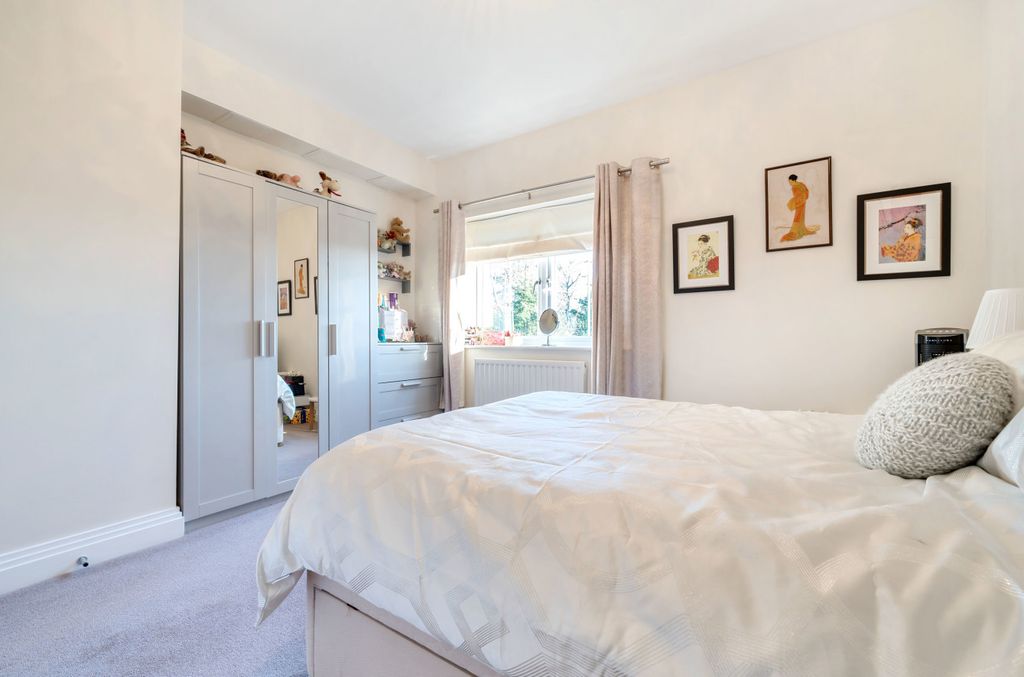 Additional image 8 of 2 bed flat for saleLondon Road, Binfield, Bracknell, Berkshire RG42