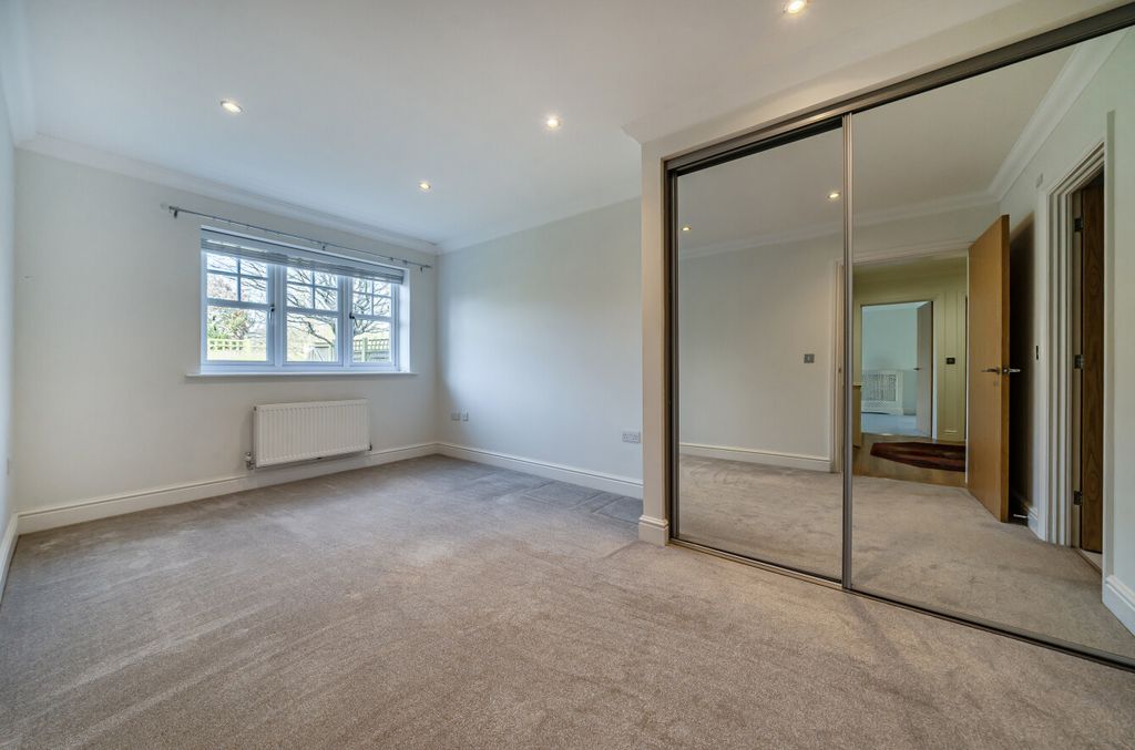 Additional image 5 of 2 bed flat for saleBroomfield, Binfield, Bracknell RG42