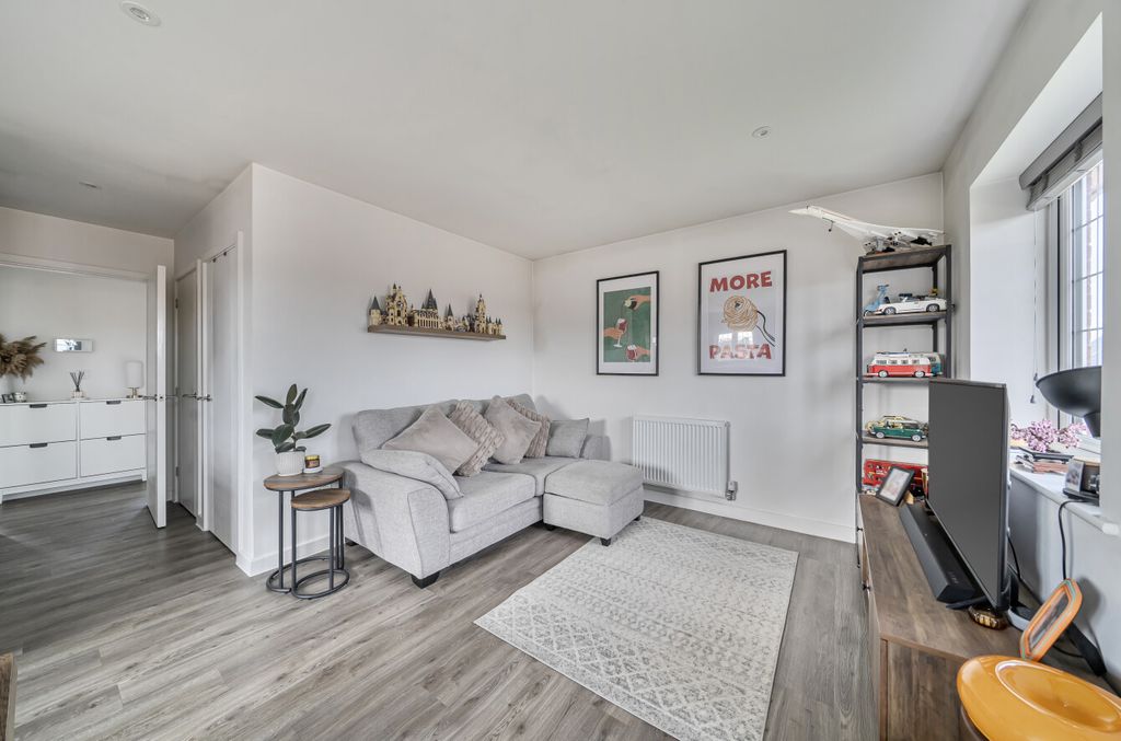 Additional image 12 of 2 bed flat for saleWalton Heath, Binfield, Bracknell RG42