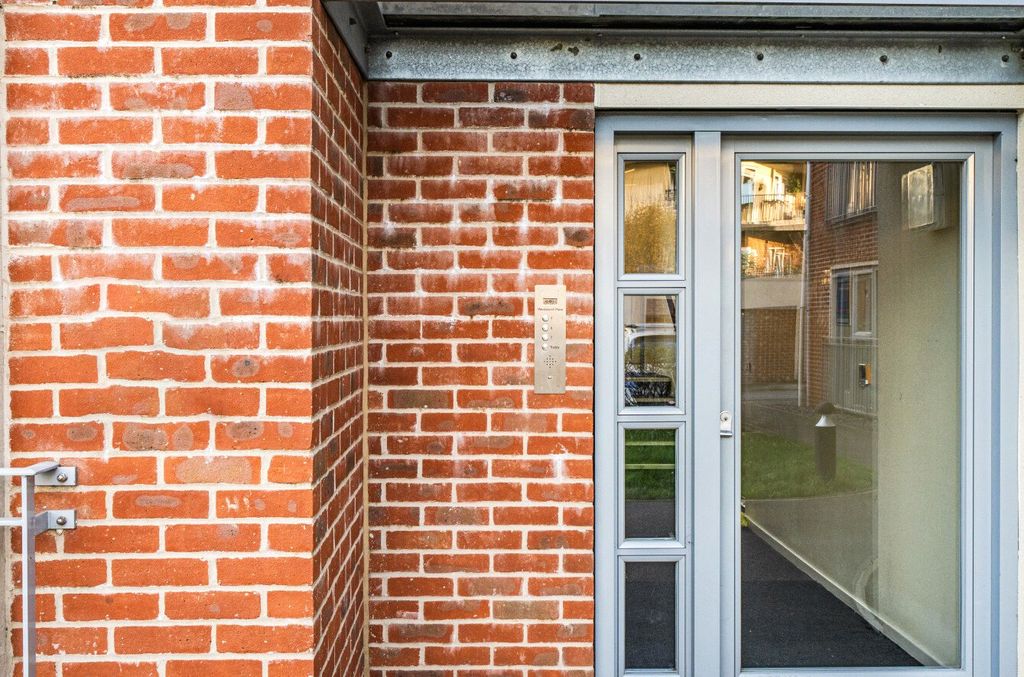 Additional image 21 of 2 bed flat for saleLondon Road, Binfield, Bracknell, Berkshire RG42