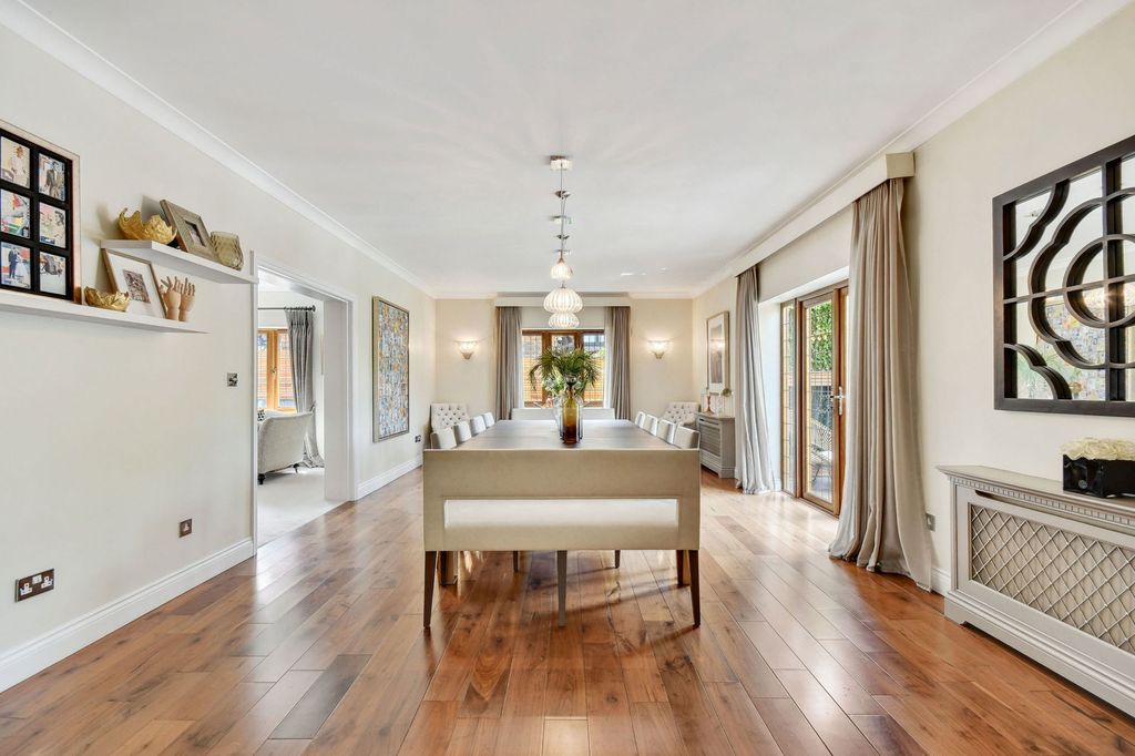 Additional image 13 of 6 bed detached house for saleChallacombe Close, Hutton Mount, Brentwood CM13