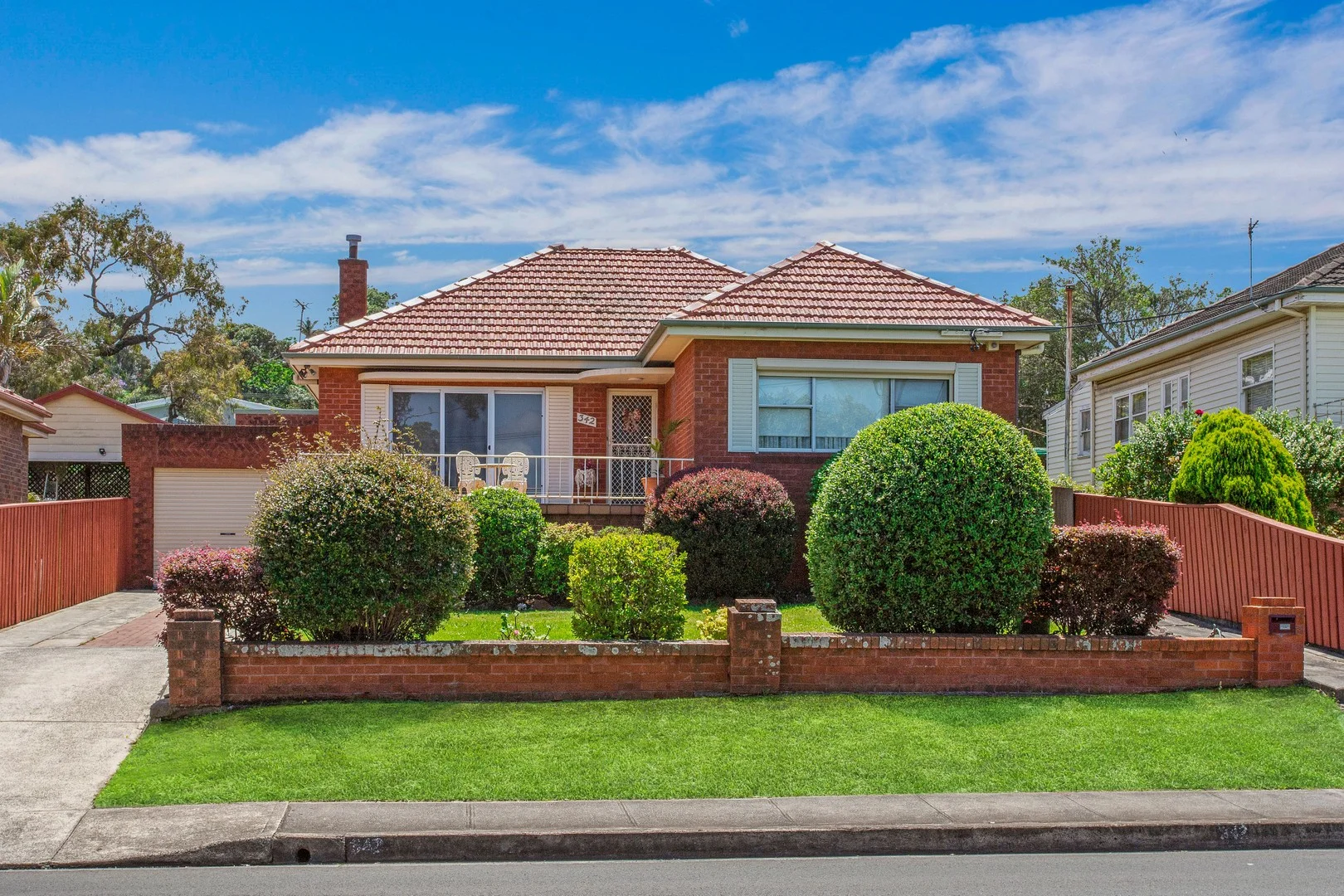 342 Northcliffe Drive, Lake Heights NSW 2502