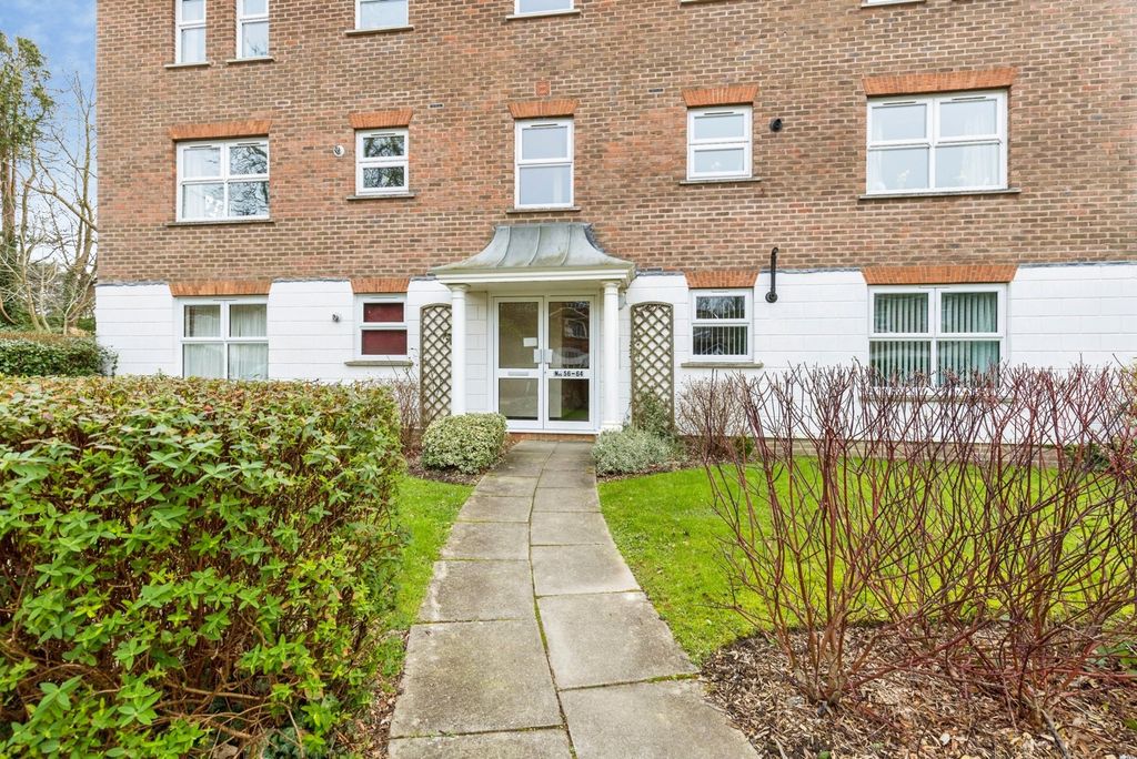 2 bed flat for saleGreenacres, North Parade, Horsham, West Sussex RH12