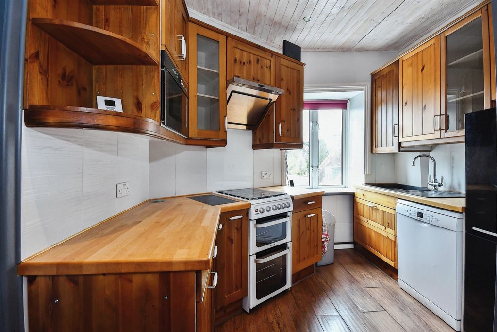 Additional image 2 of 1 bed flat for saleMarket Place, Blandford Forum DT11