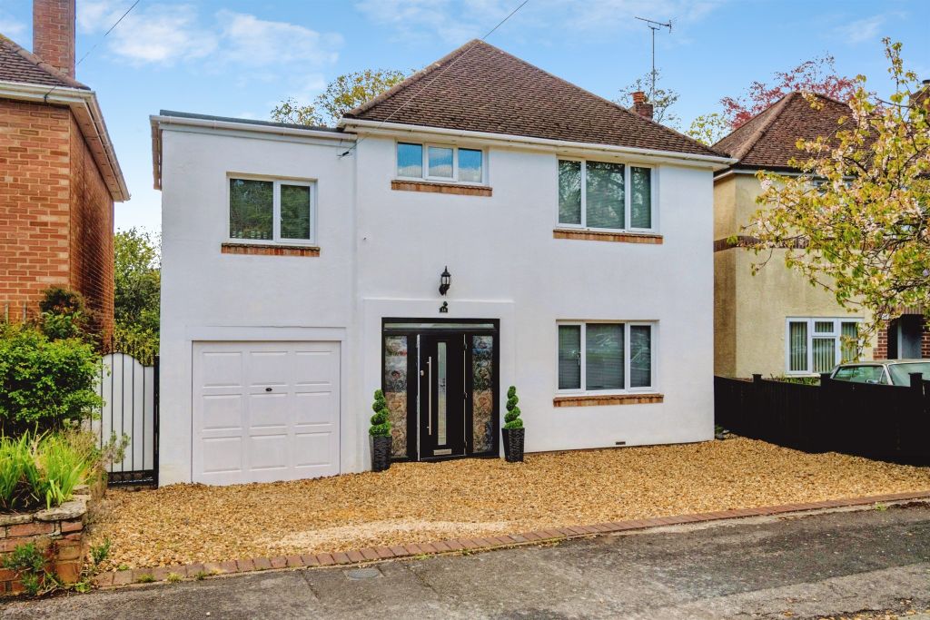 4 bed detached house for saleBassett Dale, Southampton SO16