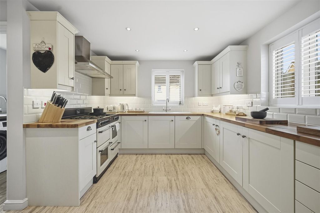 Additional image 2 of 4 bed detached house for saleClos Henblas, Bridgend CF31
