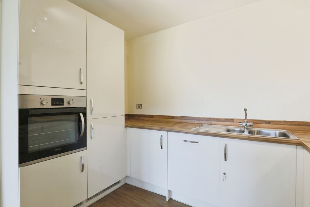 1 bed flat for saleSargent Square, Broadway, Worcestershire WR12 photo 3